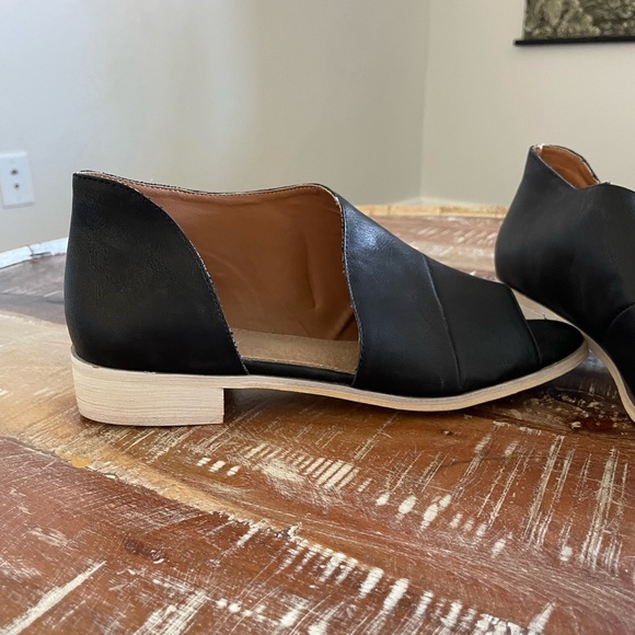 BLACK SANDALS FOR SUMMER AND FALL - Picture 2 of 6